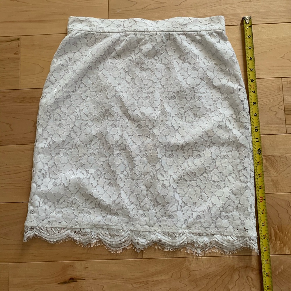 White Lace Mini Skirt - Sz Small - Picture 3 of 5